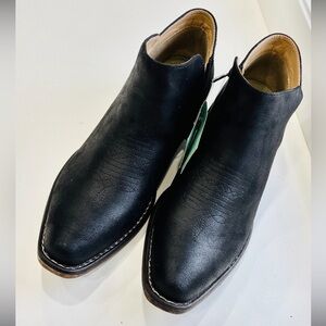 NWT Roper short Black Leather Cowboy Boots